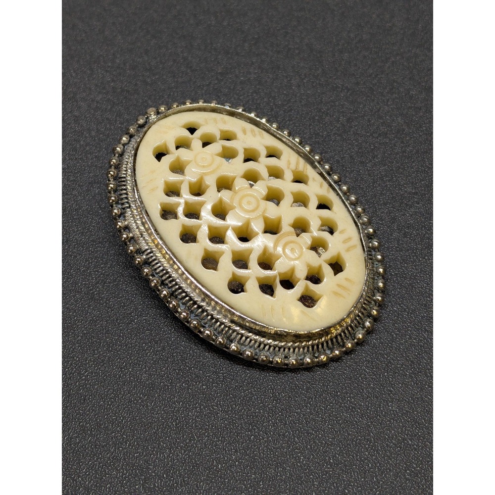 Vintage Elegante‎ signed pendant